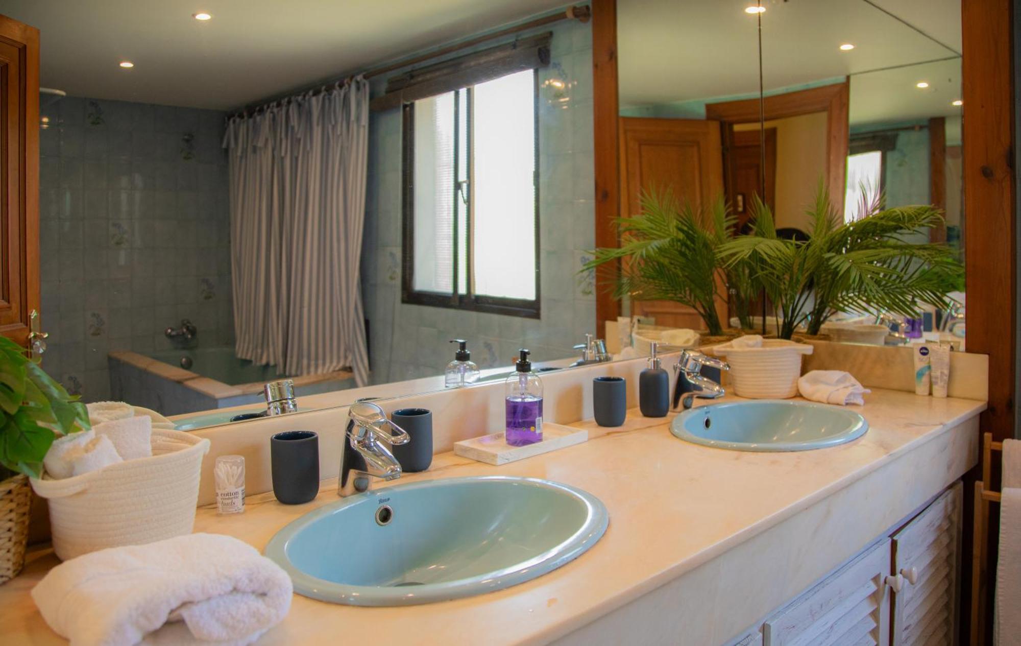 7 Bedrooms Villaer